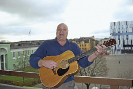 Med utsikt över Uppsala slott och musikhus.